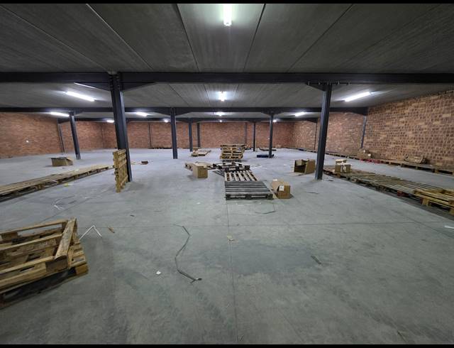 1,220M² WAREHOUSE TO LET IN ORMONDE